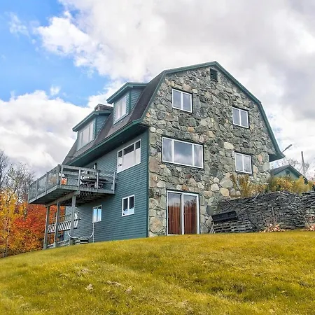 New Cozy Private Chalet Incredible Mountain Views!